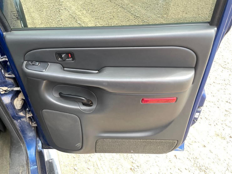2004-chevrolet-silverado-3500-image-28