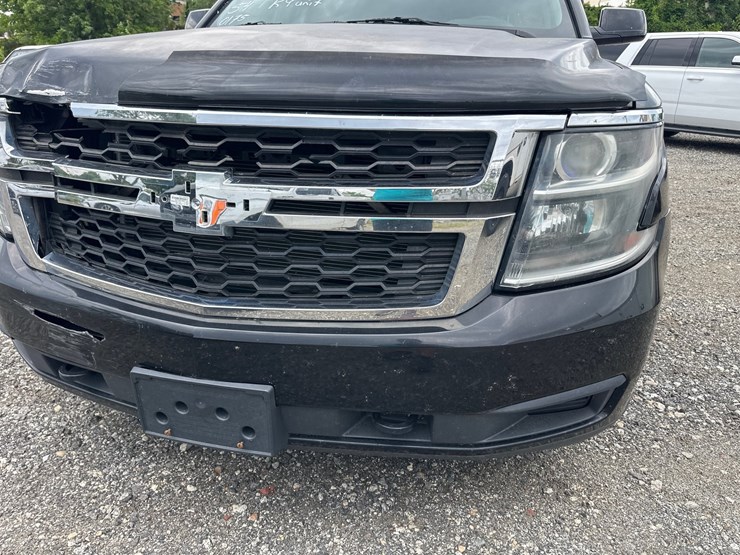 2015-chevrolet-tahoe-image-18