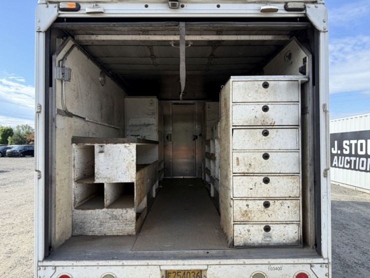 2010-freightliner-mt55-image-28