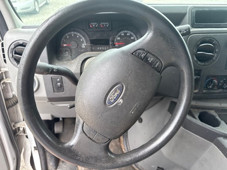 #24-•-2012-ford-van-image-28