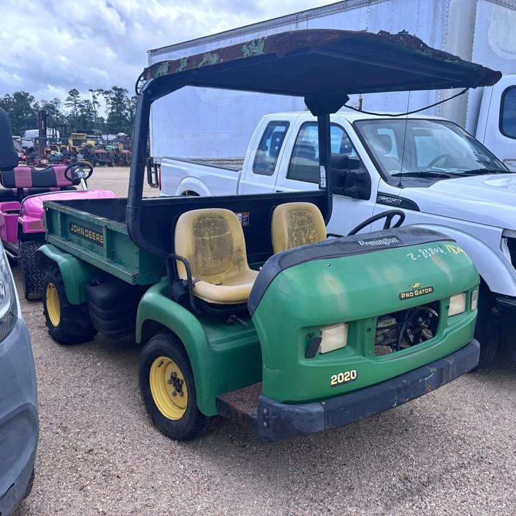 JOHN DEERE GATOR