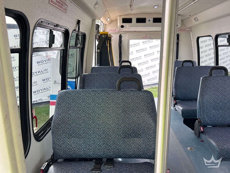 2015-ford-e450-image-25