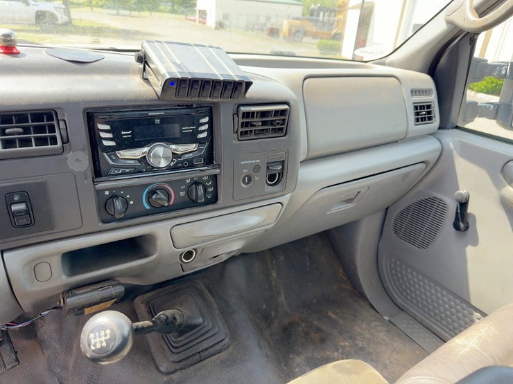 2002-ford-f450-xl-image-23