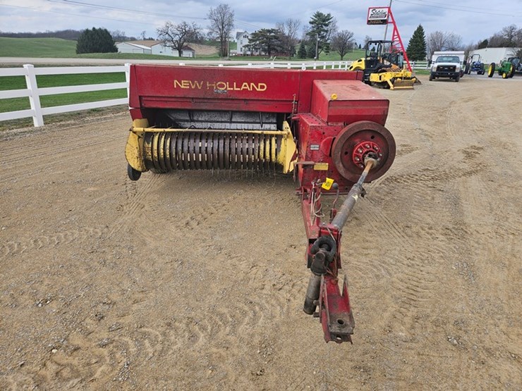 new-holland-320-image-8