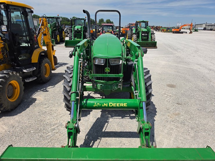 2022-john-deere-5100e-image-4