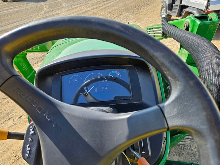 john-deere-4052m-image-33