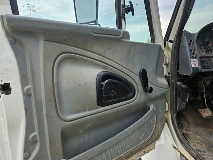 2005-international-durastar-4300-image-60