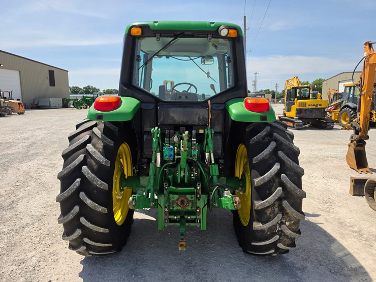 2013-john-deere-6125m-image-16
