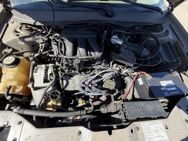 2005-ford-taurus-se-sedan-image-13