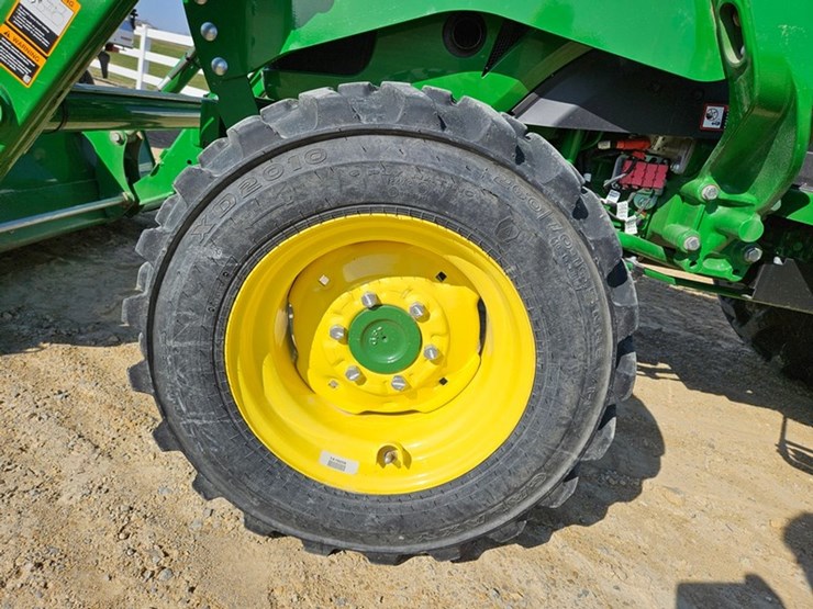 john-deere-4052m-image-38