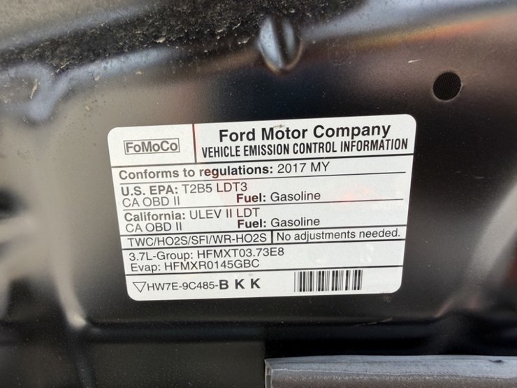 2017-ford-explorer-image-16