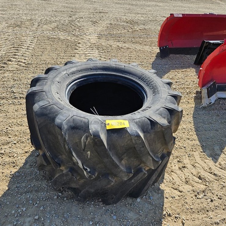 #5204 • 650/45R-22.5 Tire
