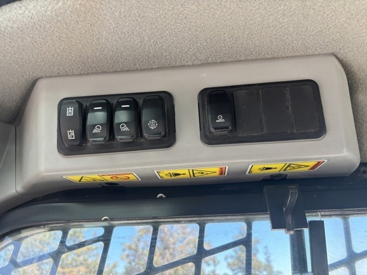 2019-caterpillar-259d3-image-29