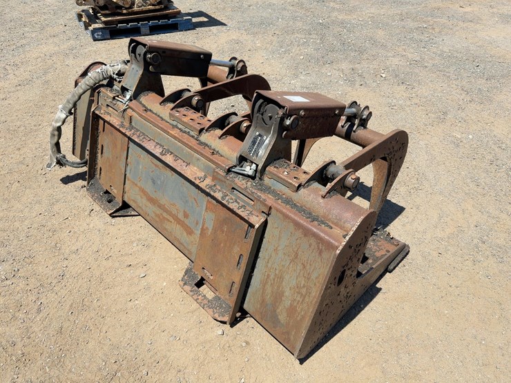 bobcat-68”-bucket-grapple-image-3