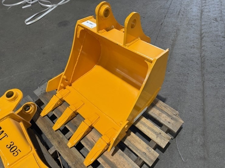 2026-caterpillar-305-image-2