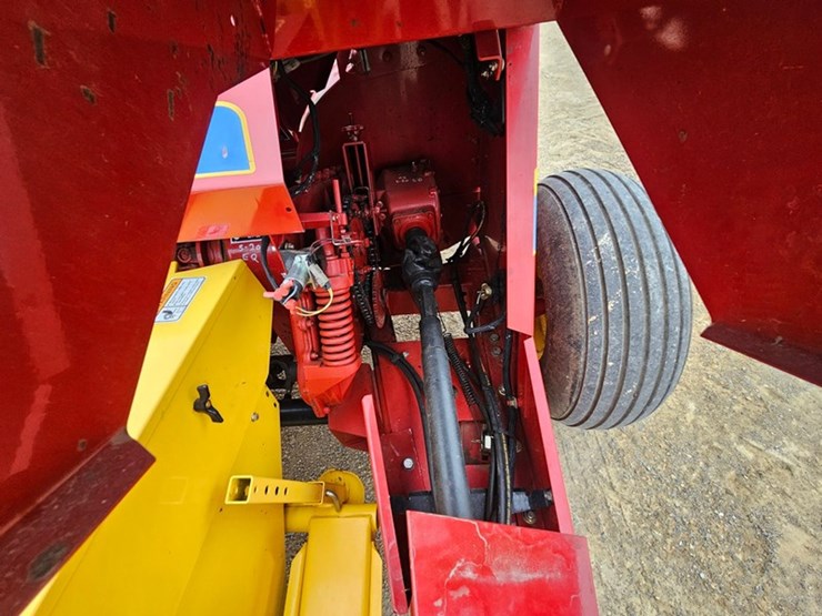 new-holland-fp240-image-46