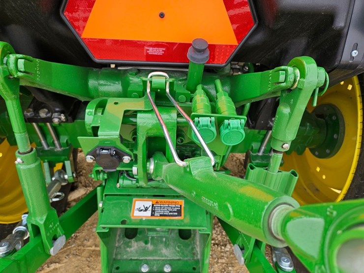 2024-john-deere-5067e-image-16