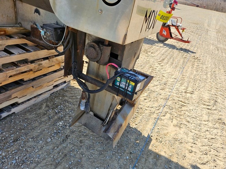 #5205-•-swenson-9'-stainless-steel-salt-spreader-image-14