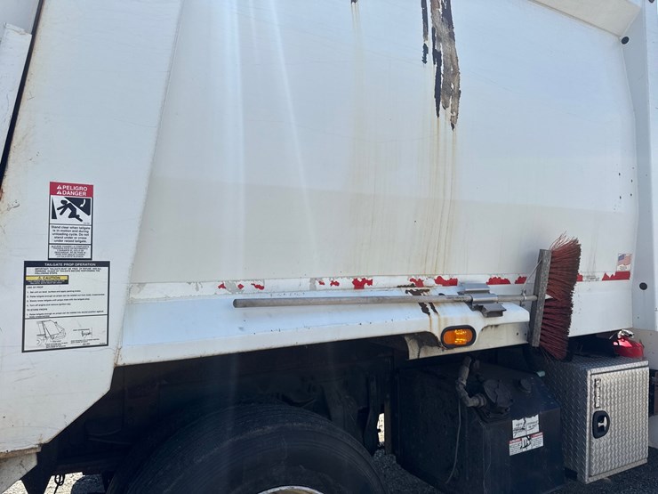 #9-•-2016-freightliner-heil-rear-load-garbage-truck-image-19
