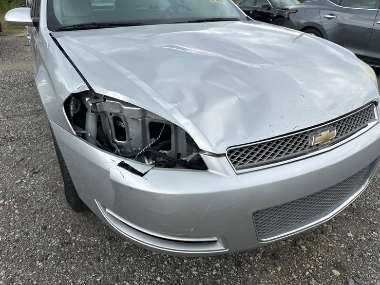 #32-•-2014-chevy-impala-image-11