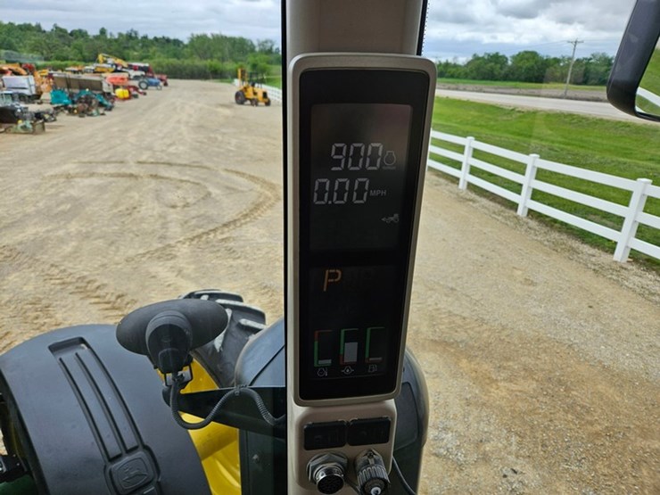 john-deere-8335r-image-41