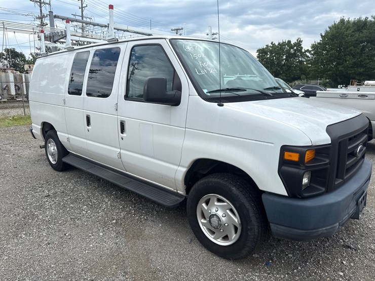 #24-•-2012-ford-van-image-1
