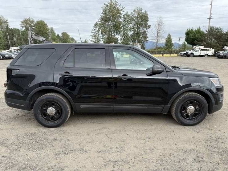 2018-ford-explorer-image-3