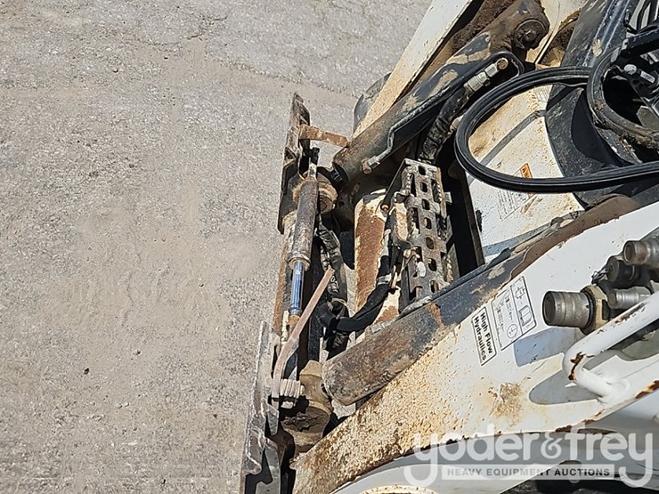 2021-bobcat-t870-image-15