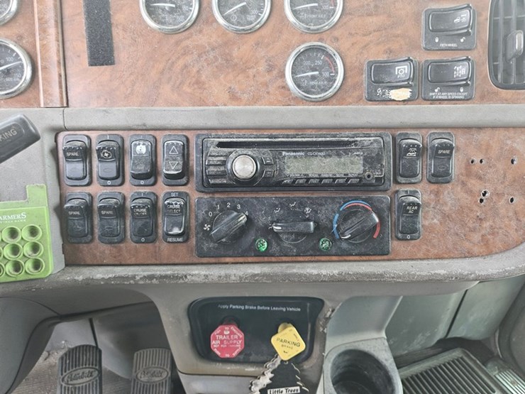 2006-peterbilt-379-image-47