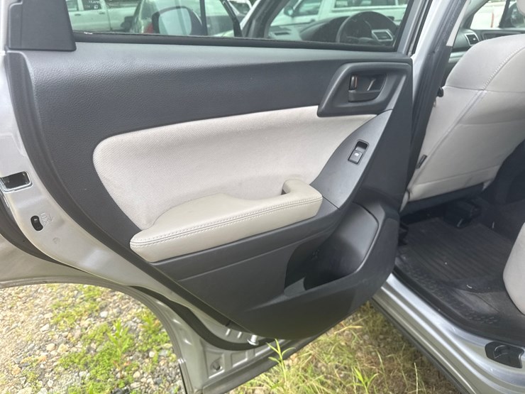 2016-subaru-forester-image-35