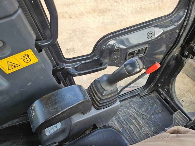 2020-kubota-u55-image-36