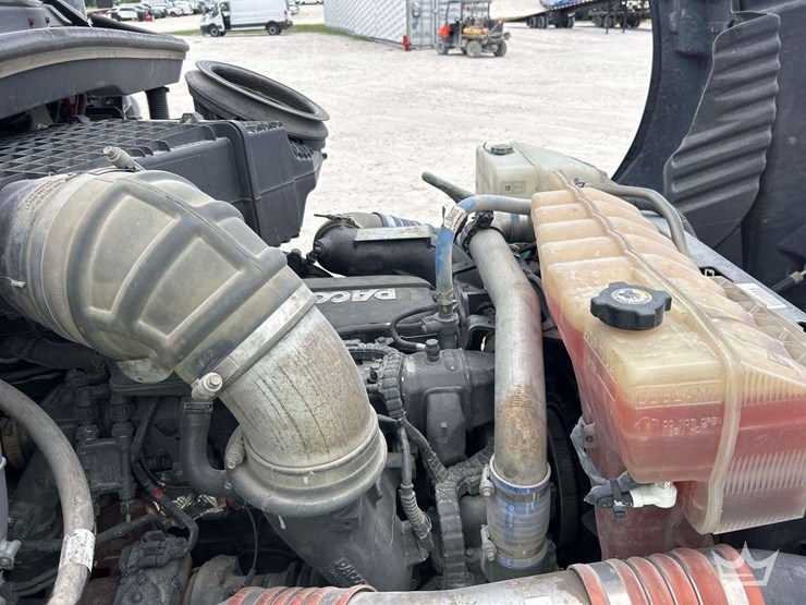2019-peterbilt-579-image-7