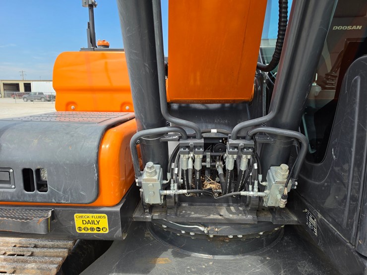 2022-doosan-dx225-lc-image-19
