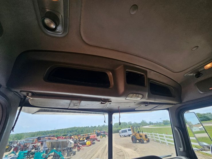 2006-peterbilt-379-image-52