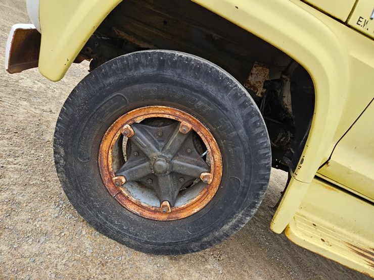 1975-ford-f750-image-33