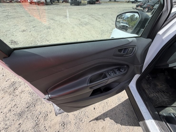 2017-ford-escape-image-24