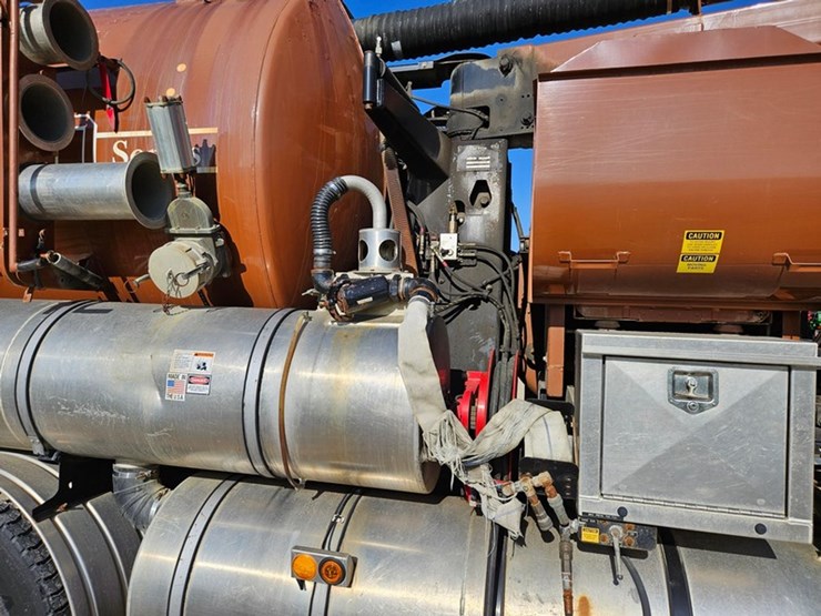 2001-vactor-2100-image-32