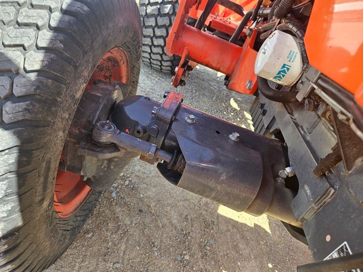 2021-kubota-l4701-image-40