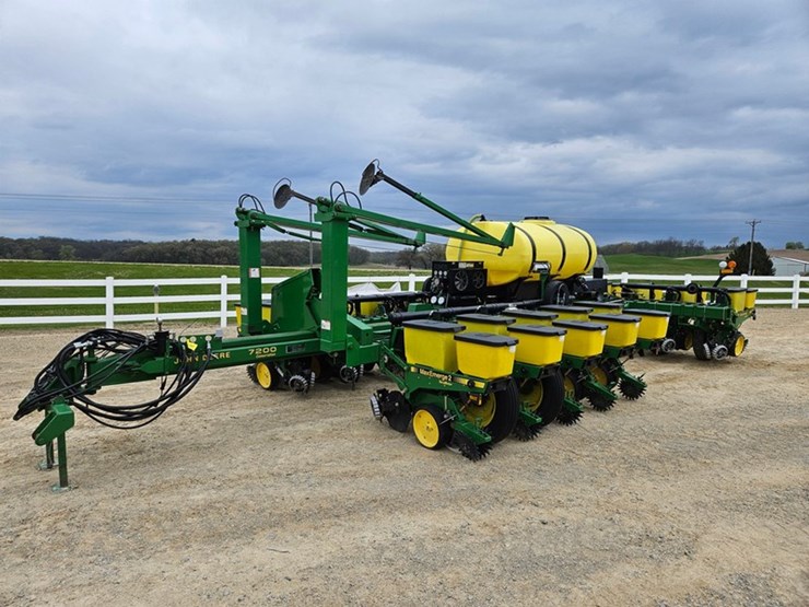 john-deere-7200-image-1