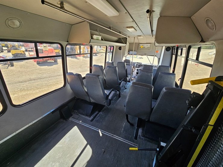 2012-ford-e350-image-39
