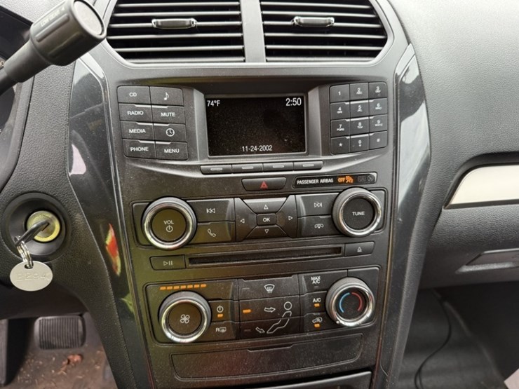 2017-ford-explorer-image-33