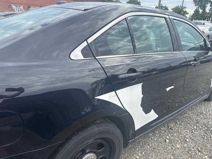 #45-•-2016-ford-interceptor-image-21