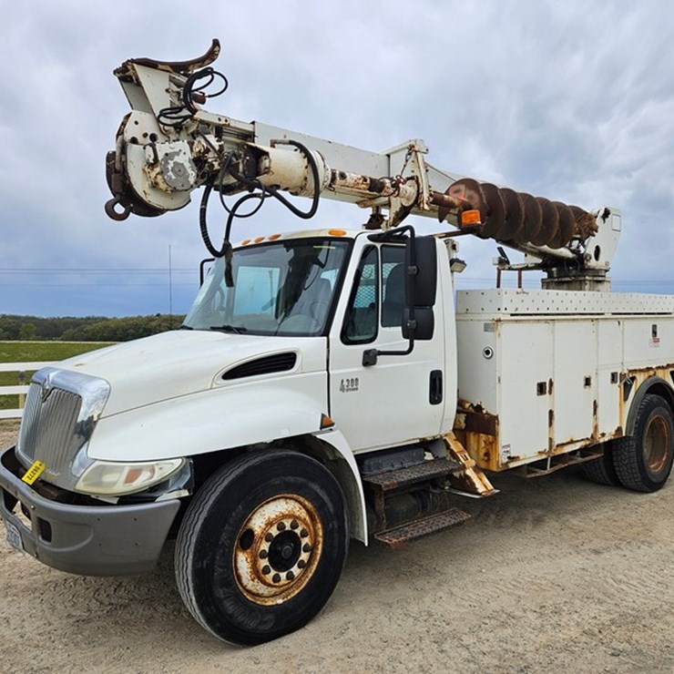 2005 INTERNATIONAL DURASTAR 4300