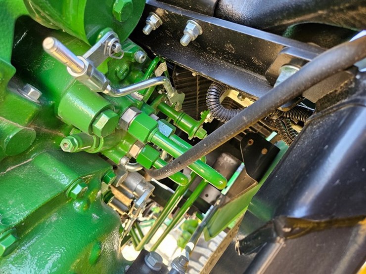 john-deere-4052m-image-19