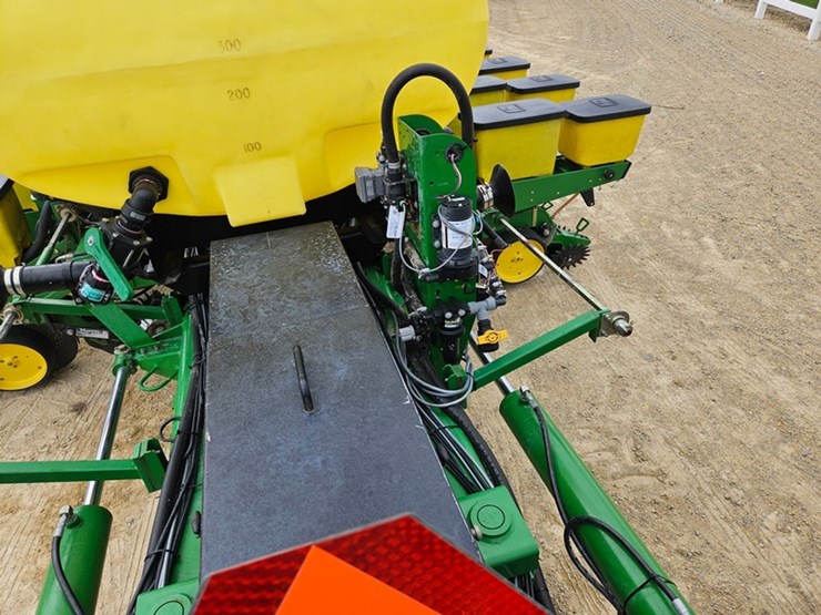 john-deere-7200-image-82