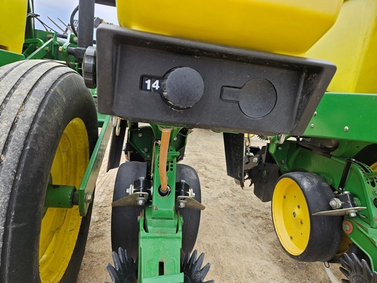 john-deere-7200-image-87