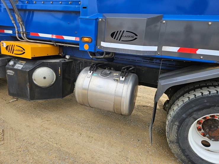 #5222-•-2015-peterbilt-garbage-truck-image-22