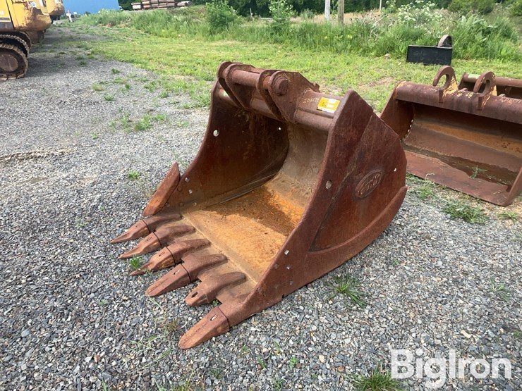 2004-geith-volvo-s2-48”-excavator-bucket-image-1