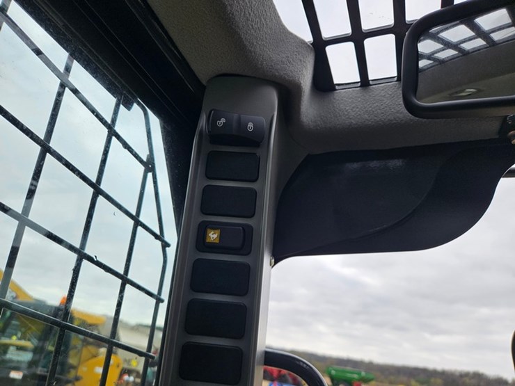 new-holland-l328-image-26