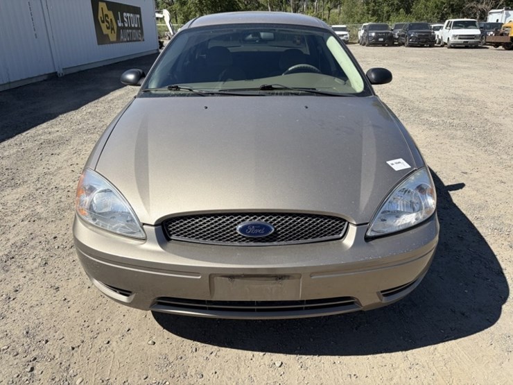 2005-ford-taurus-se-sedan-image-8